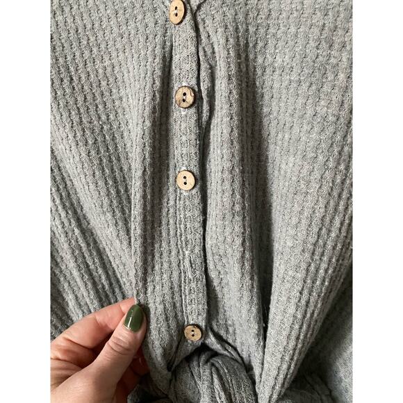 Eddie Bauer Button Down Tie Knot Front Short Sleeved Gray Blouse- Size Medium - Picture 3 of 4